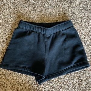Aritzia TNA Cozy Fleece Boyfriend Shorts 3” Black